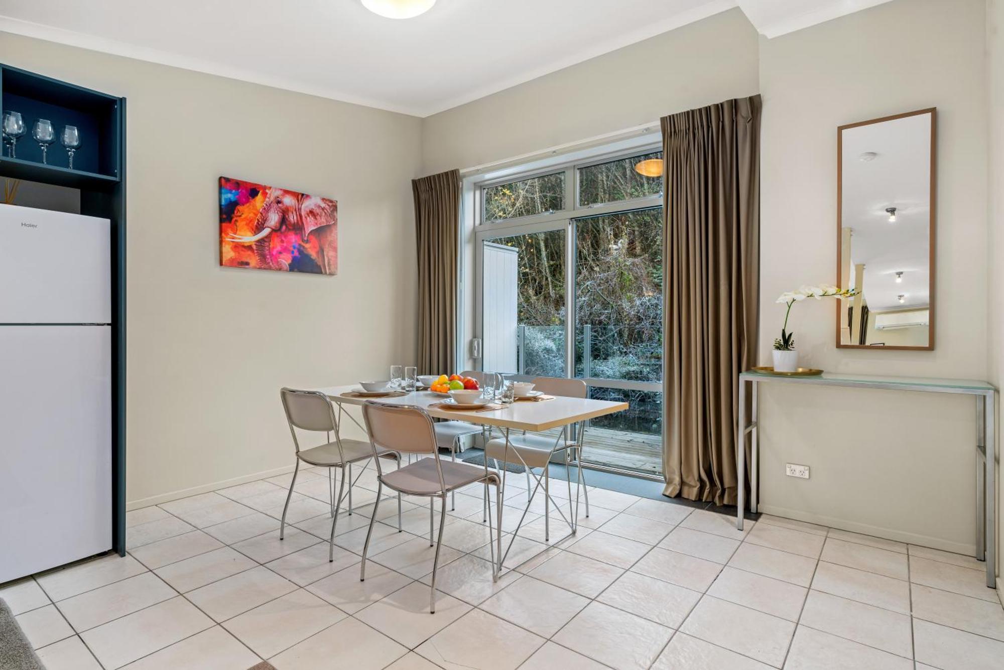 2-Bedroom Apartment With Lake & Mountain View - Beechwood Queenstown Eksteriør billede